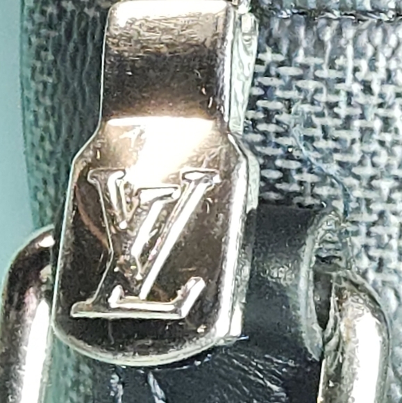 Louis Vuitton Damier Graphite Trocadero Messenger Bag - Picture 4 of 16